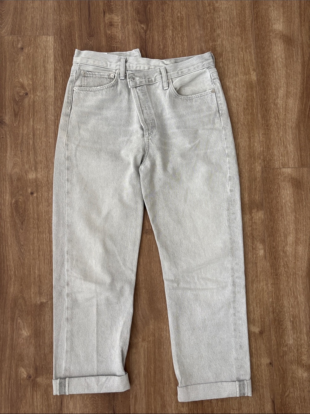 Agolde Relaxed Light Gray asymmetrical Jeans -Casual Comfort 100% organic cotton
